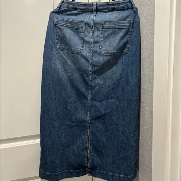 St. John's Bay Light Blue Denim Skirt with Contrast Stitching - Picture 2 of 4